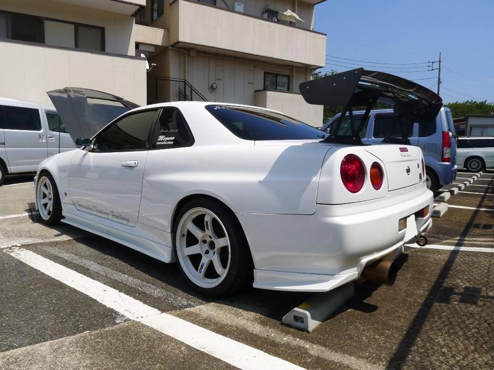 AeroLuxe R34 Spec-HM FRP Rear Spats