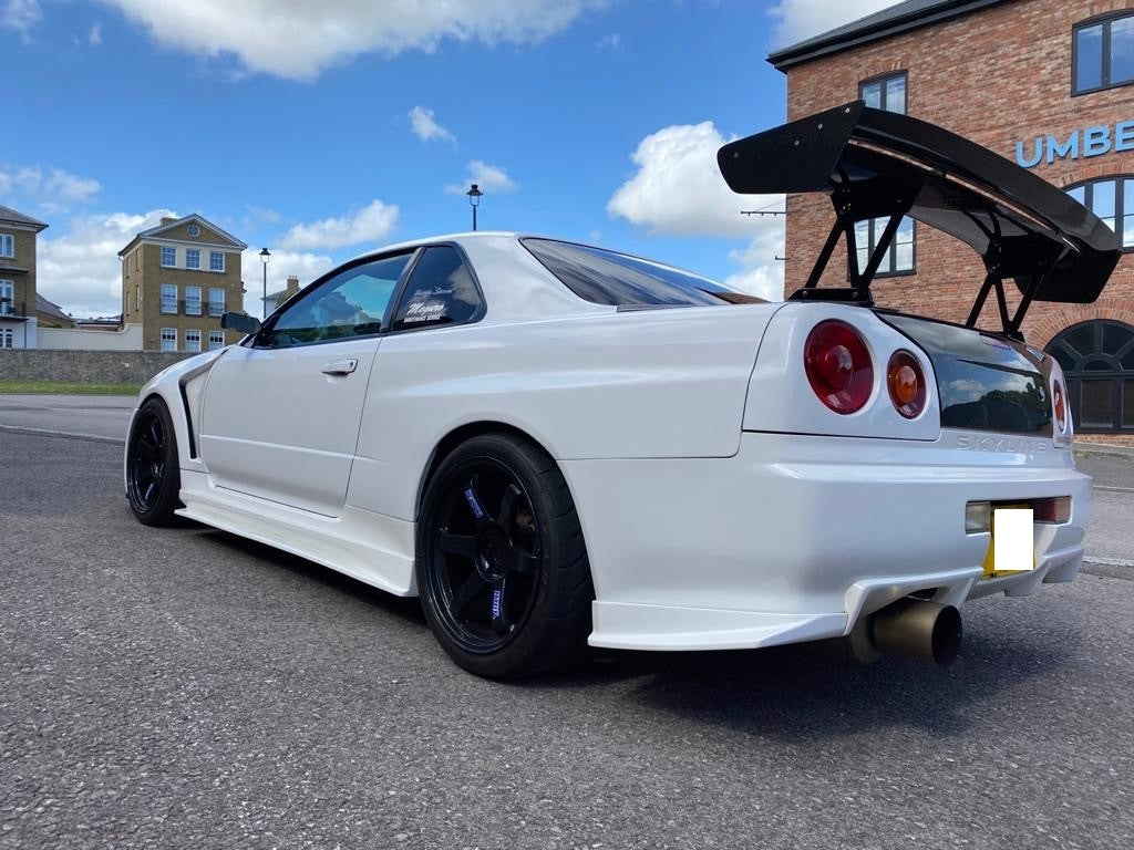 AeroLuxe R34 Spec-HM FRP Rear Spats